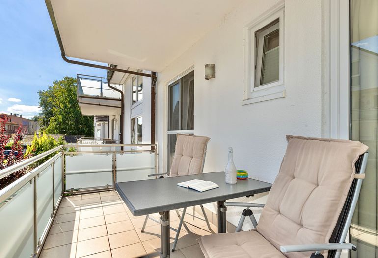 bestuhlter Balkon
