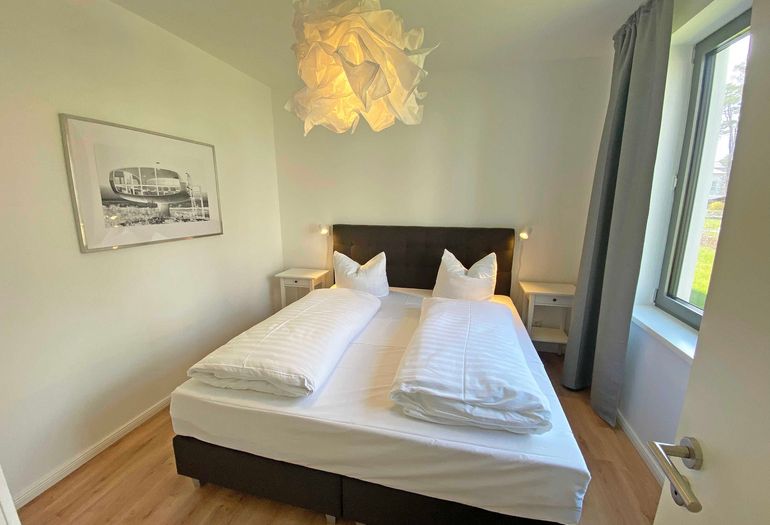 Schlafzimmer mit Kleiderschrank