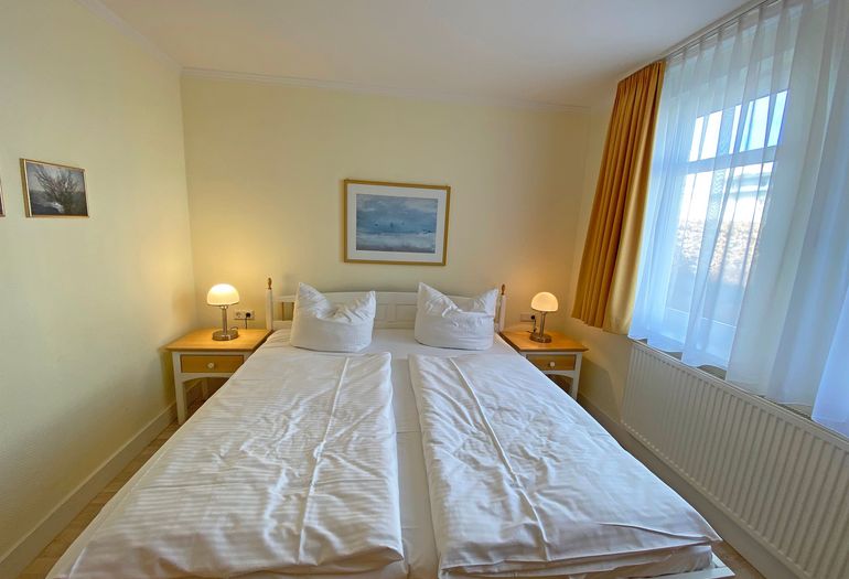 1. Schlafzimmer mit Doppelbett 1. Schlafzimmer mit Doppelbett