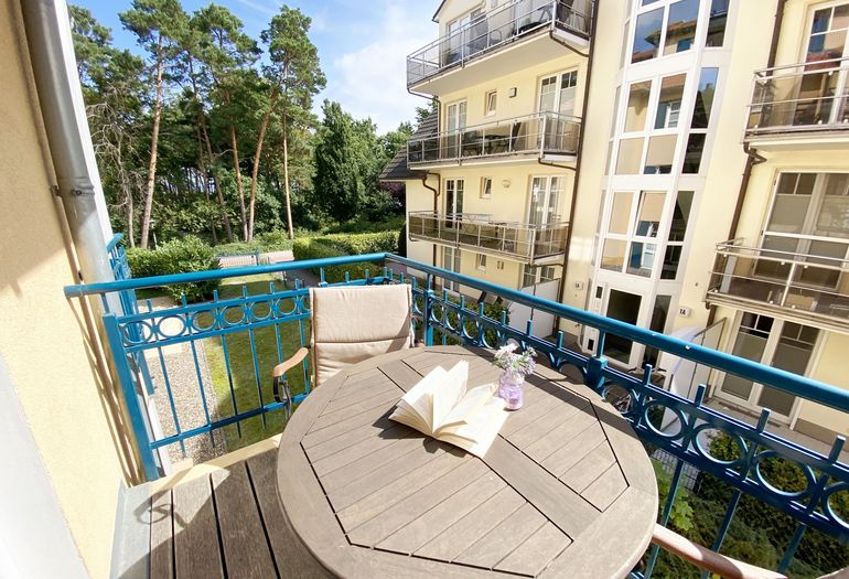 Kurparkresidenz Baabe Whg. 08 - Balkon zur Seite Kurparkresidenz Baabe Whg. 08 - Balkon zur Seite