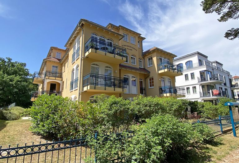 seitlicher Blick zur Kurparkresidenz seitlicher Blick zur Kurparkresidenz