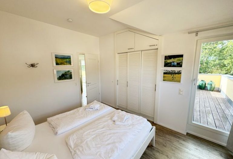 1. Schlafzimmer mit Einbauschränken 1. Schlafzimmer mit Einbauschränken