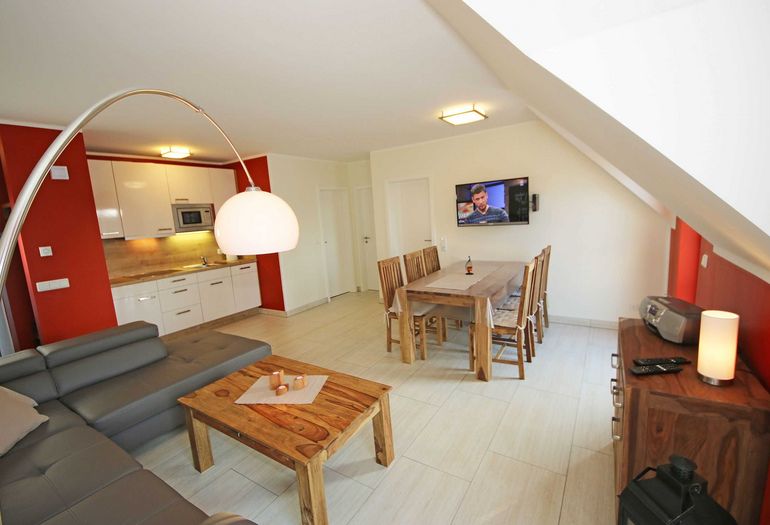Wohn-/Essbereich mit TV