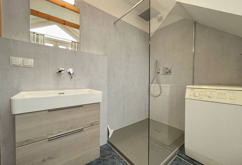 Badezimmer mit Waschbecken Badezimmer mit Waschbecken