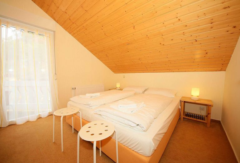 1. Schlafzimmer mit Doppelbett 1. Schlafzimmer mit Doppelbett