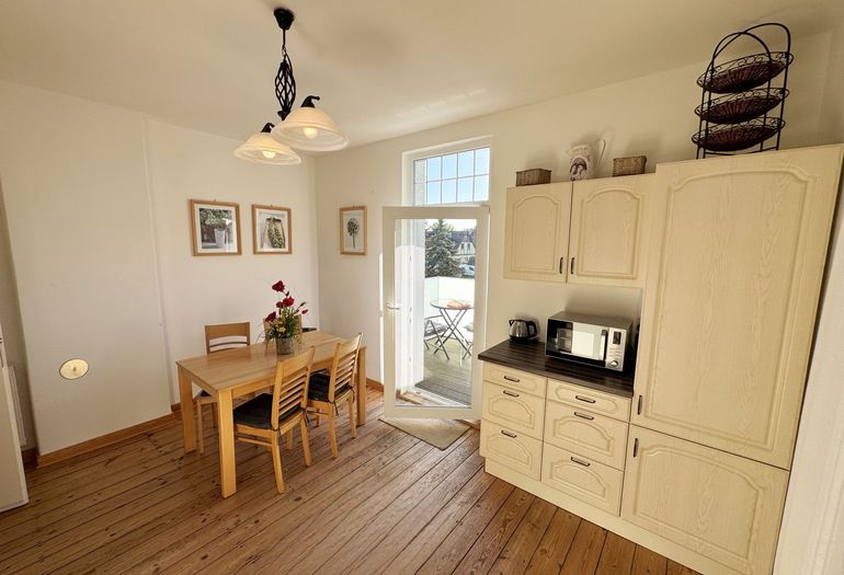 Küchenzeile mit Essbereich Küchenzeile mit Essbereich