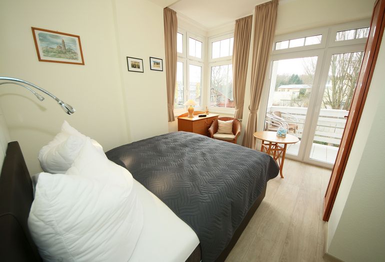 2. Schlafzimmer mit Doppelbett