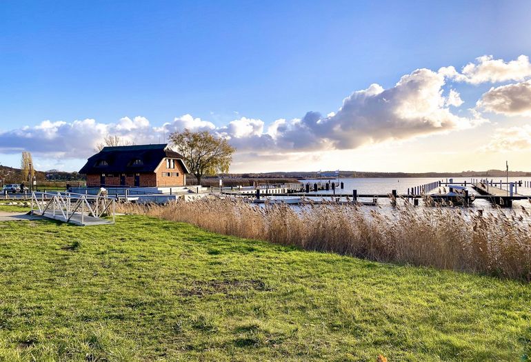 Selliner Hafen und Blick auf den Selliner See Selliner Hafen und Blick auf den Selliner See
