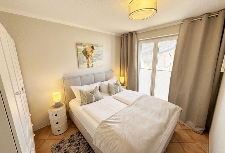Schlafzimmer mit Boxspringbett