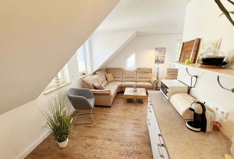 Küchenzeile mit Blick zum Wohnbereich Küchenzeile mit Blick zum Wohnbereich