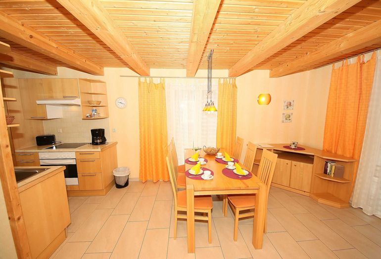 Esstisch für gemeinsames Essen