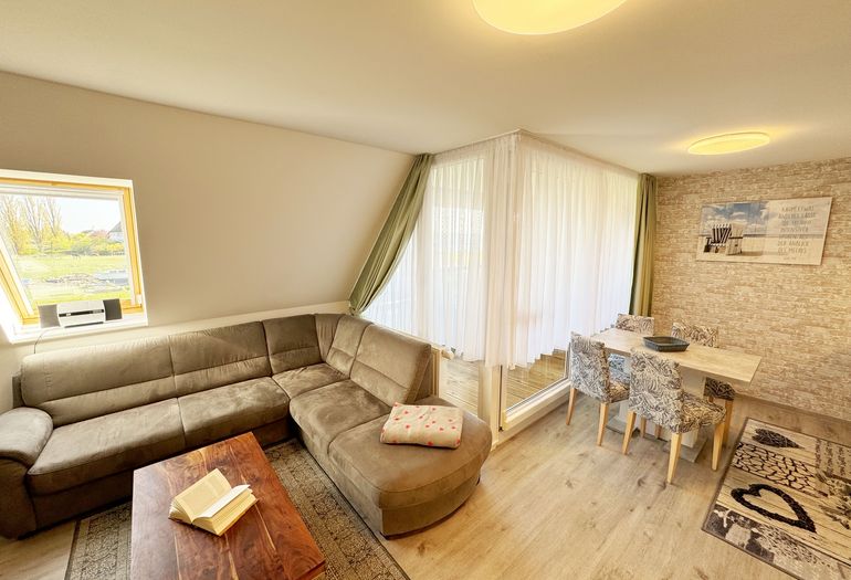 Sitzecke mit Blick auf den Essplatz Sitzecke mit Blick auf den Essplatz