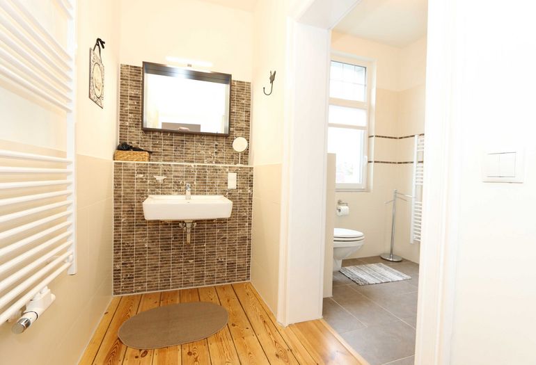 Badezimmer mit Waschbecken