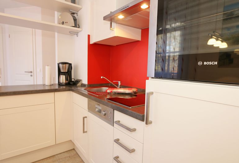 Küchenzeile mit Geschirrspüler