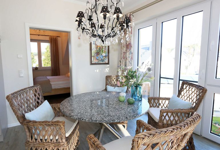 Esstisch für gemeinsames Essen Esstisch für gemeinsames Essen