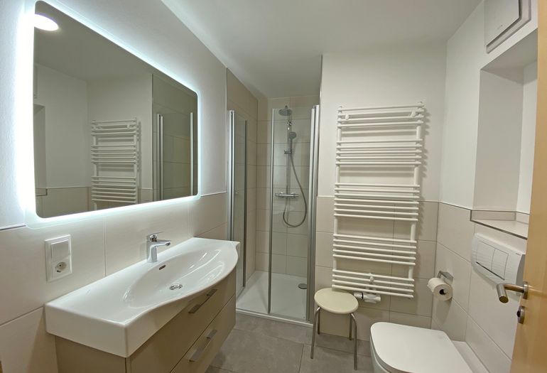 Badezimmer mit Waschbecken