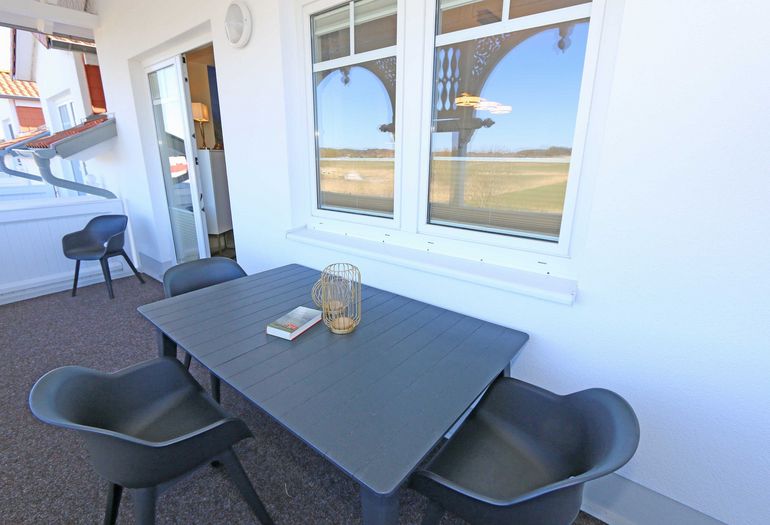 Balkonbestuhlung der WE C 13 Balkonbestuhlung der WE C 13