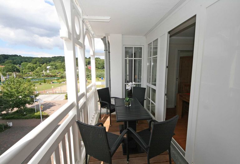 bestuhlter Balkon