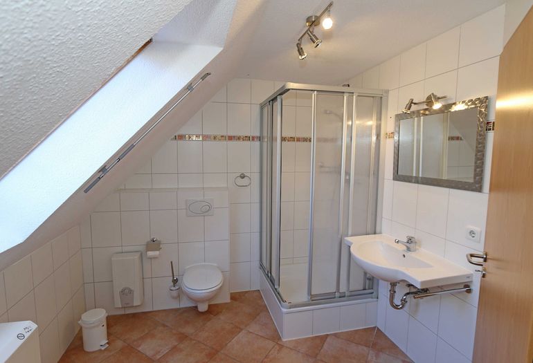 Badezimmer mit Dusche