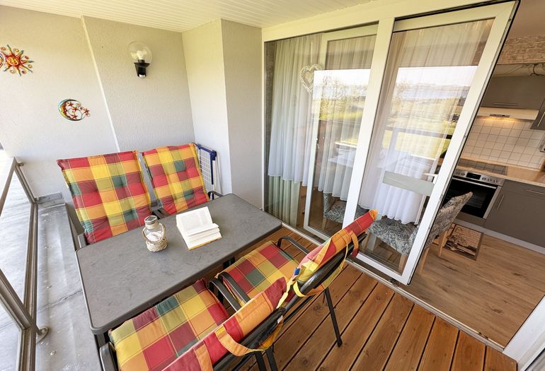 Balkon mit Blick auf die Küchenzeile