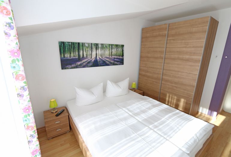 Schlafzimmer mit Doppelbett Schlafzimmer mit Doppelbett
