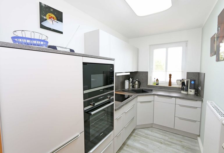 moderne Küchenzeile mit Backofen moderne Küchenzeile mit Backofen