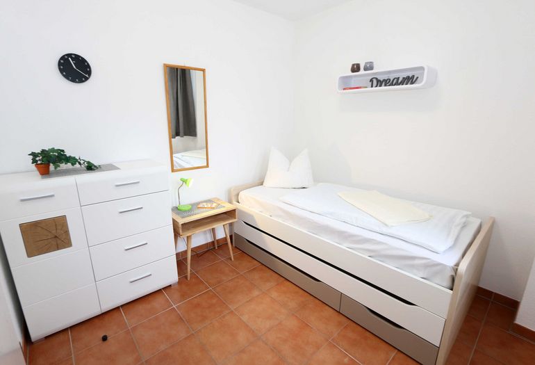 1. Schlafzimmer mit Kommode 1. Schlafzimmer mit Kommode