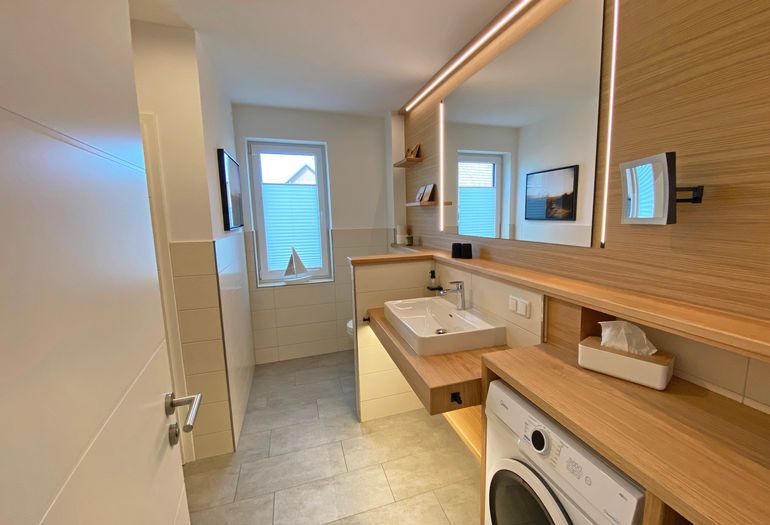 Badezimmer mit Waschmaschine