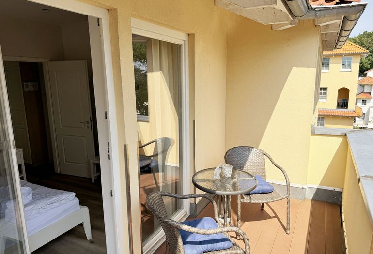 Blick vom Balkon in das Schlafzimmer Blick vom Balkon in das Schlafzimmer