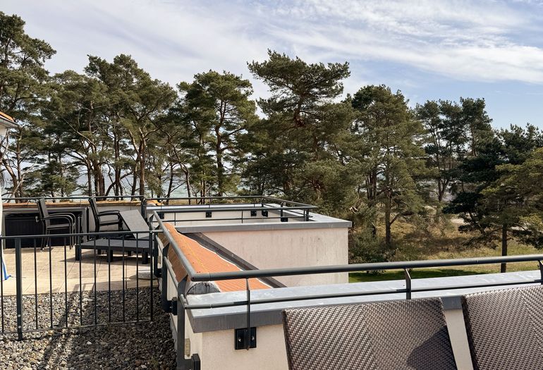 bestuhlte Dachterrasse Wohnung 2.12 mit Meerblick