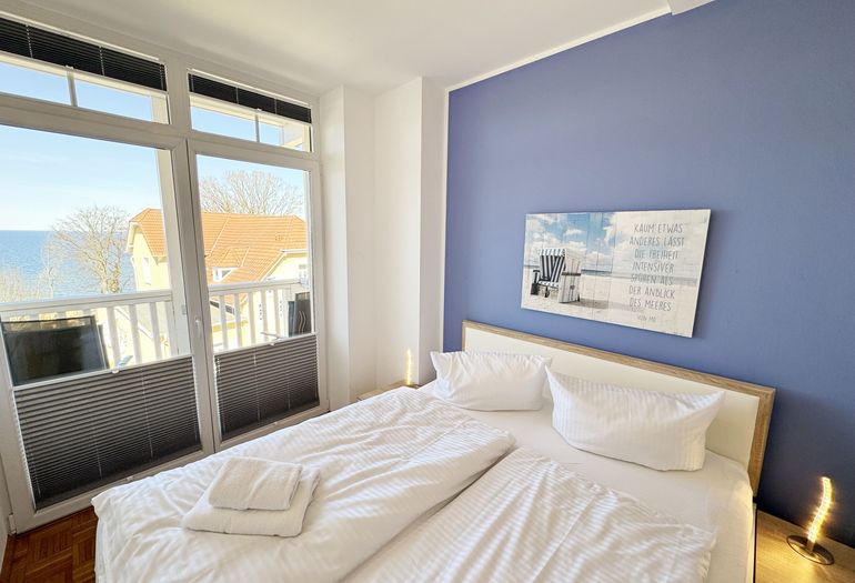 Schlafzimmer mit Doppelbett