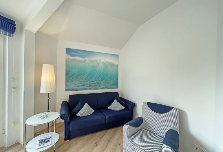 gemütliche Couch und Sessel