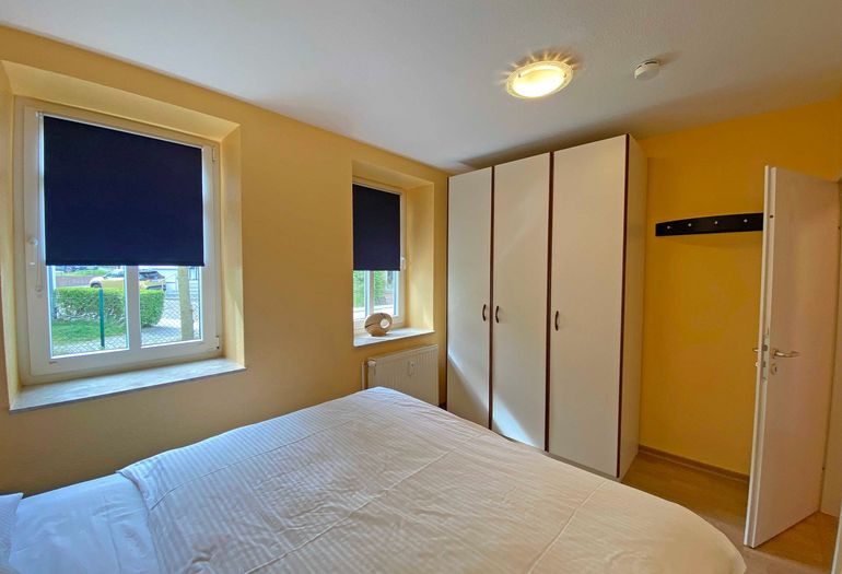 Schlafzimmer mit Kleiderschrank Schlafzimmer mit Kleiderschrank