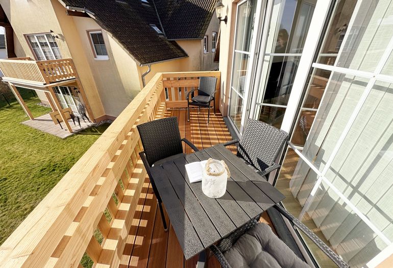 bestuhlter Balkon