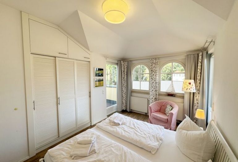 1. Schlafzimmer mit Leseecke 1. Schlafzimmer mit Leseecke