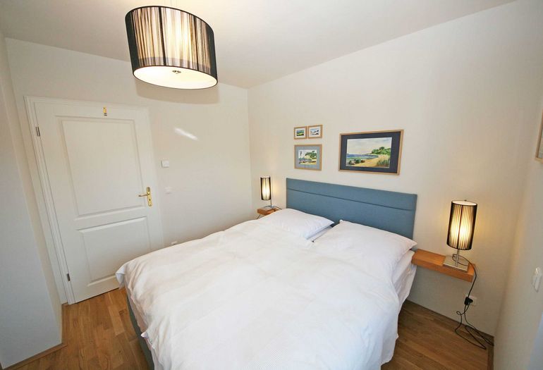 Schlafzimmer mit Doppelbett