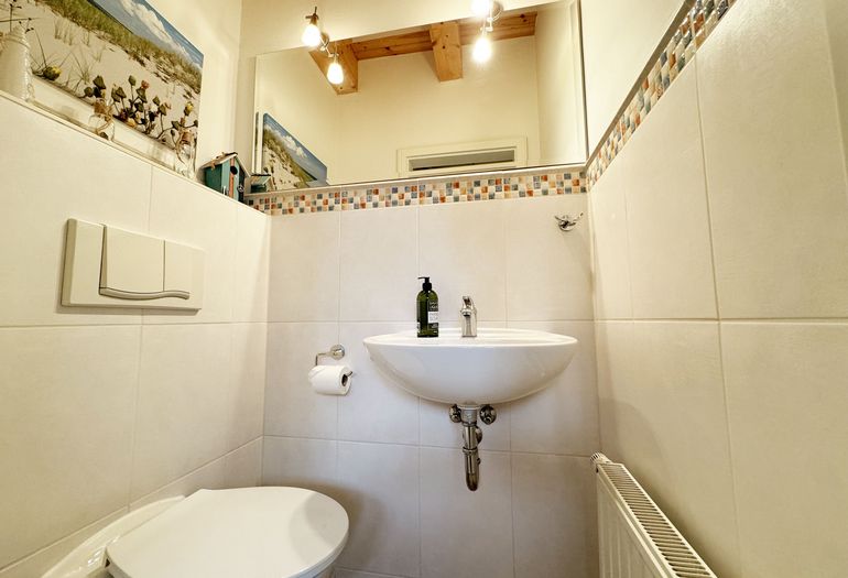 Gäste WC mit Waschplatz Gäste WC mit Waschplatz