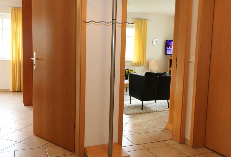 Flurbereich mit kleinem Schuhschrank Flurbereich mit kleinem Schuhschrank