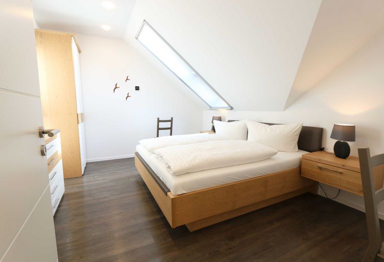 Schlafzimmer mit Doppelbett