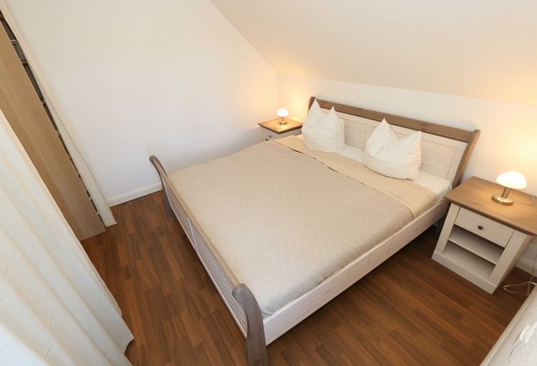 1. Schlafzimmer mit Doppelbett 1. Schlafzimmer mit Doppelbett