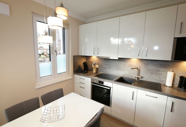 moderne Küche mit Backofen moderne Küche mit Backofen