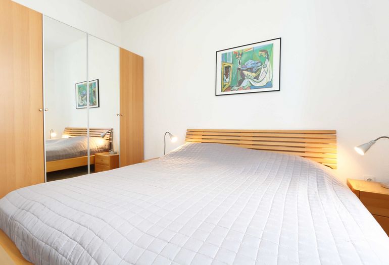 Schlafzimmer mit Doppelbett