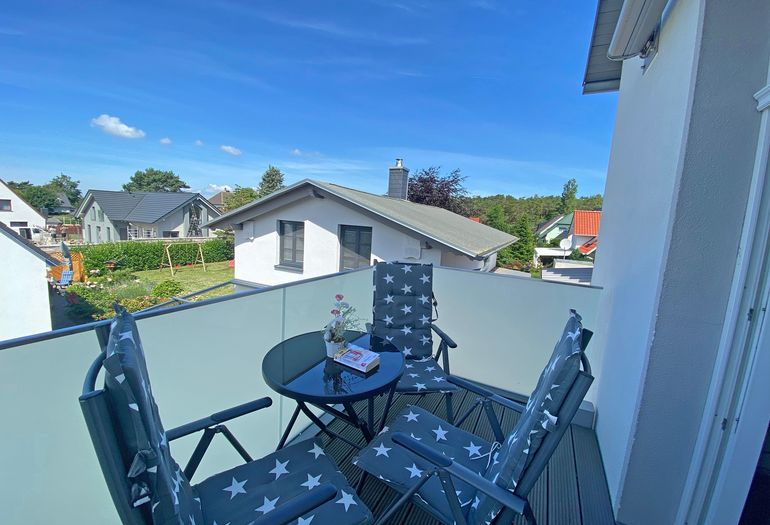 bestuhlter Balkon