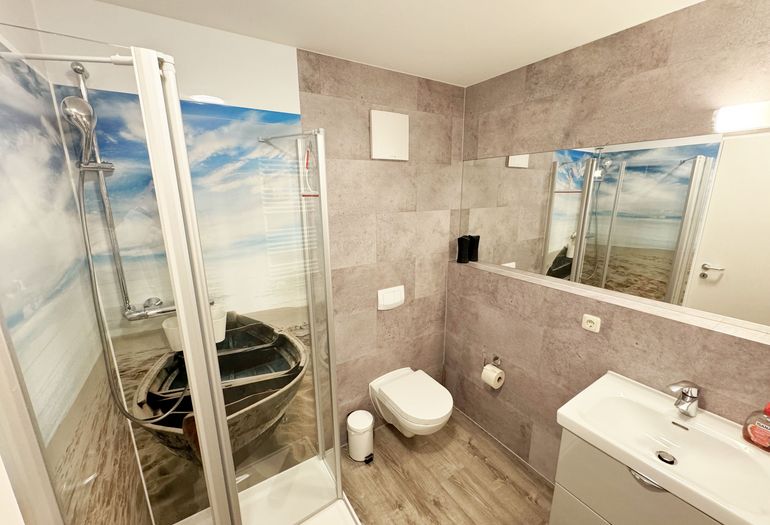 modernes Badezimmer modernes Badezimmer