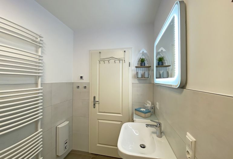 Badezimmer mit Waschbecken
