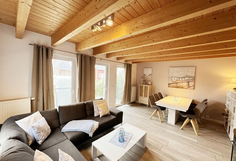Ferienhaus Ilsebill - Wohnbereich mit Blick auf den Essplatz Ferienhaus Ilsebill - Wohnbereich mit Blick auf den Essplatz