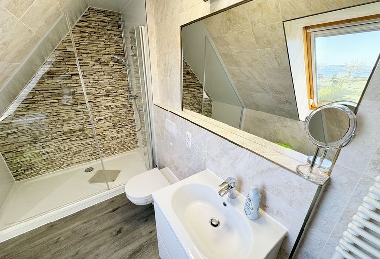 modernes Badezimmer