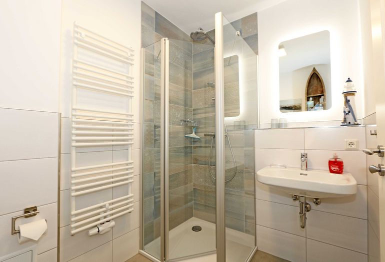 Badezimmer mit Waschbecken