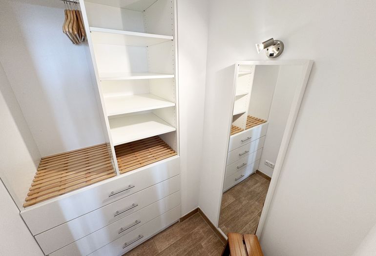 1. Schlafzimmer - Kleiderkammer 1. Schlafzimmer - Kleiderkammer