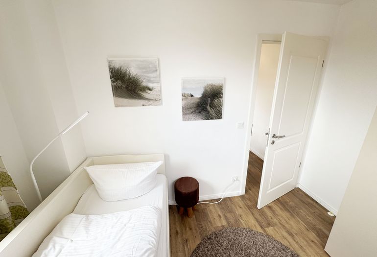 2.Schlafzimmer mit Kojenbett und Leselampe
